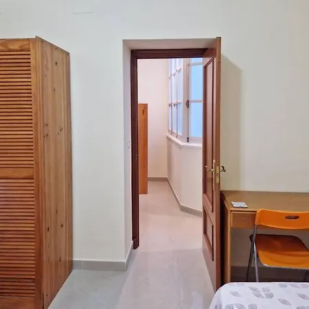 Roy's Apartman